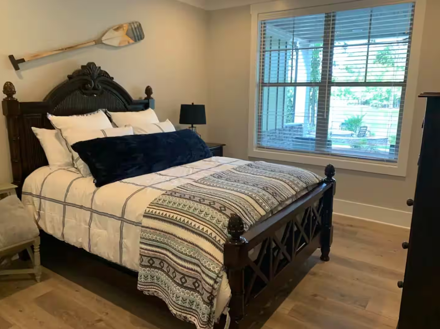 bedroom 3 queen bed